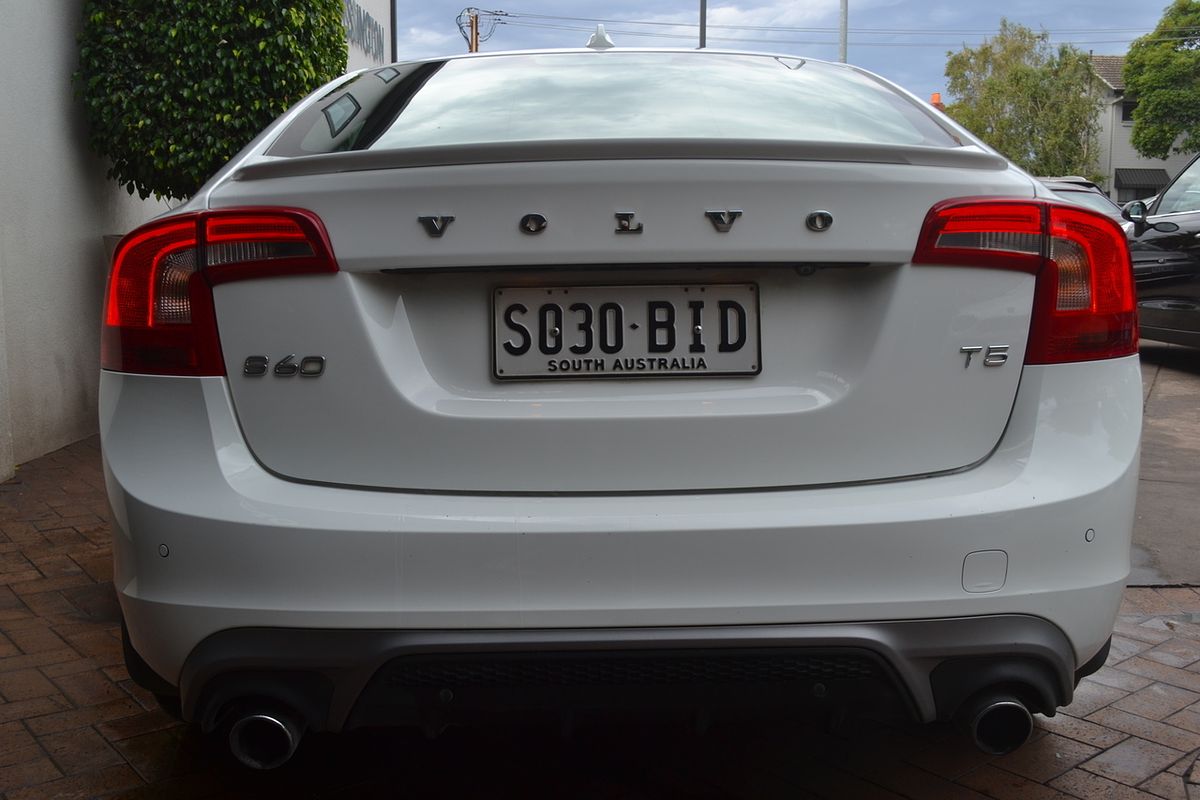 2014 Volvo S60 T5 R-Design