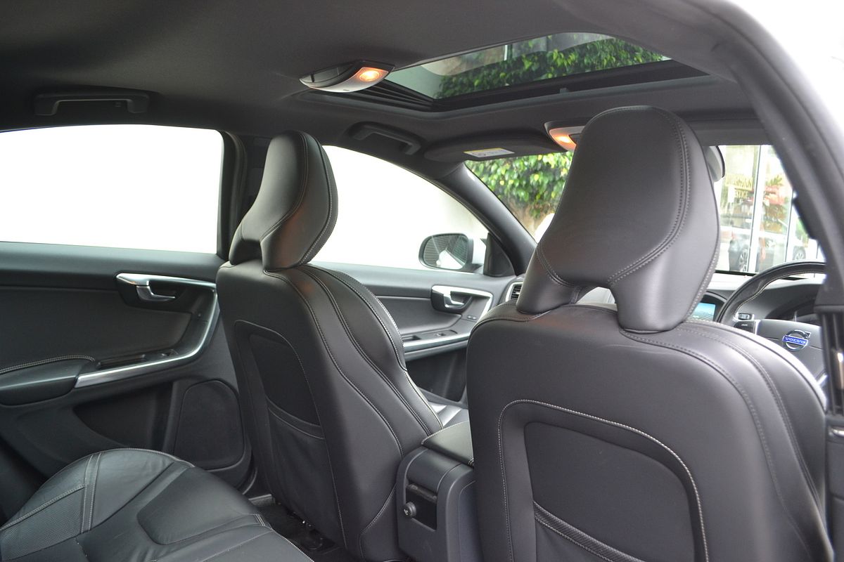 2014 Volvo S60 T5 R-Design