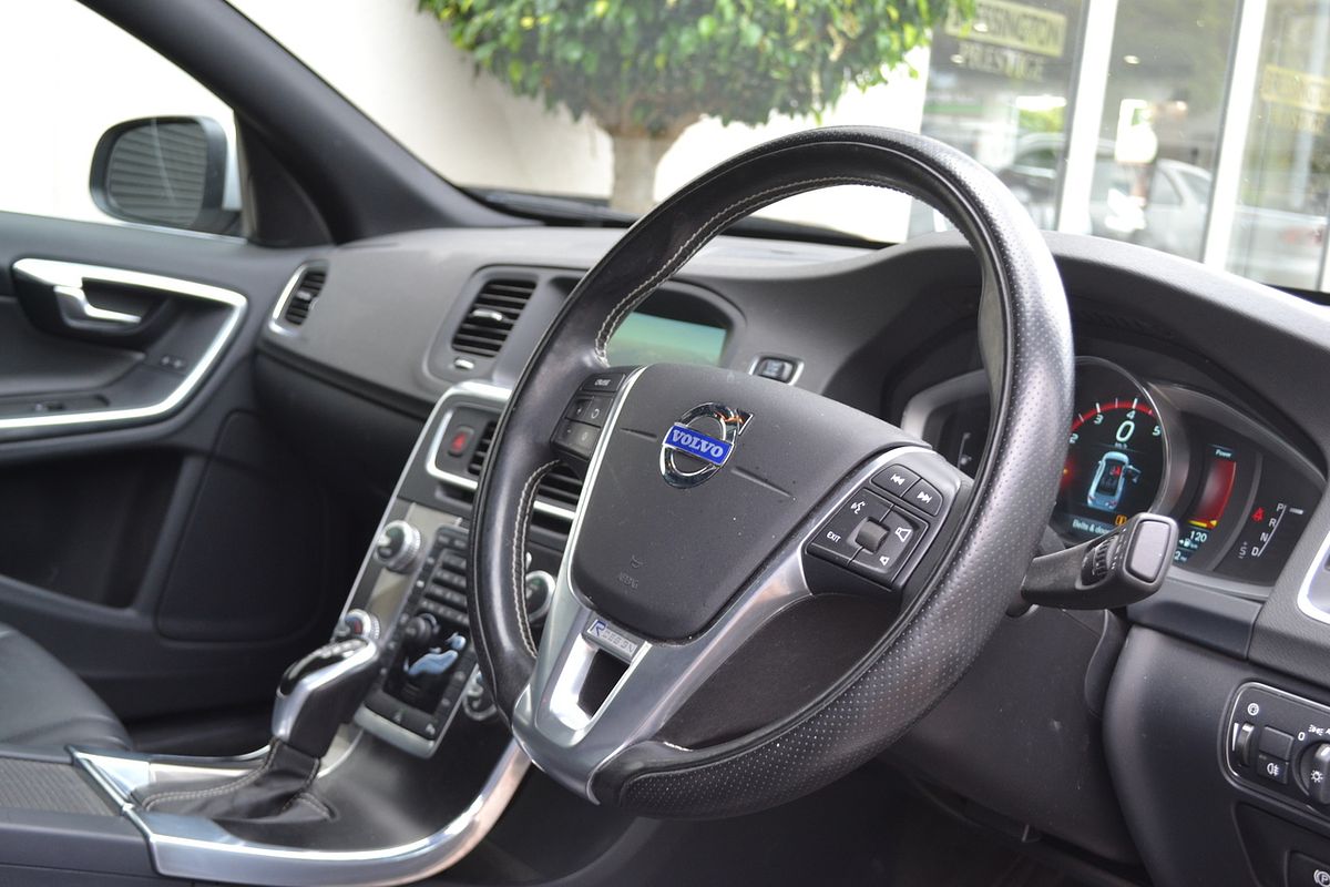 2014 Volvo S60 T5 R-Design