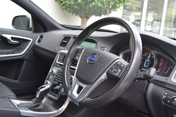 2014 Volvo S60 T5 R-Design