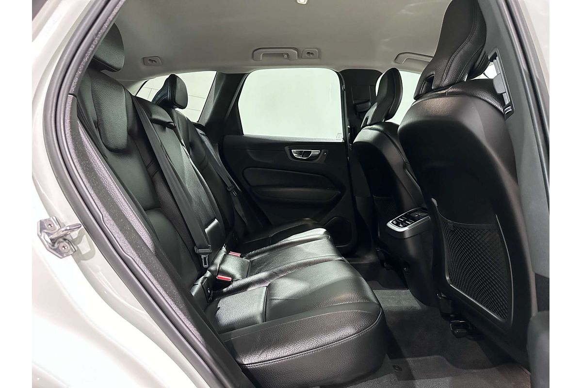 2021 Volvo XC60 B5 Momentum
