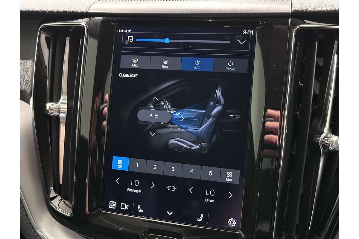 2021 Volvo XC60 B5 Momentum