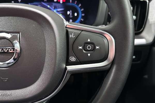 2021 Volvo XC60 B5 Momentum