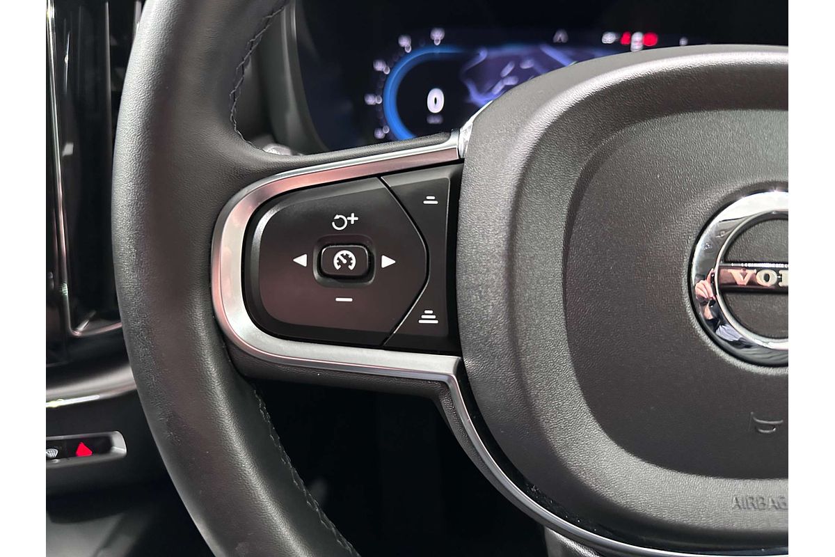 2021 Volvo XC60 B5 Momentum