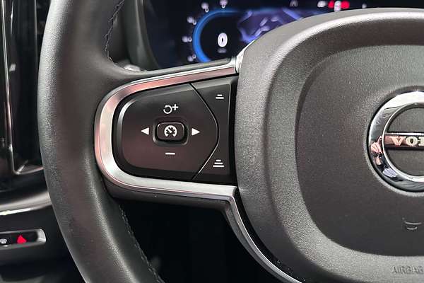 2021 Volvo XC60 B5 Momentum