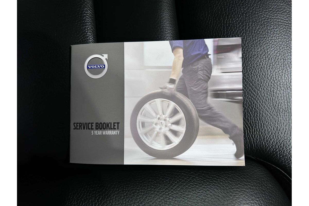 2021 Volvo XC60 B5 Momentum