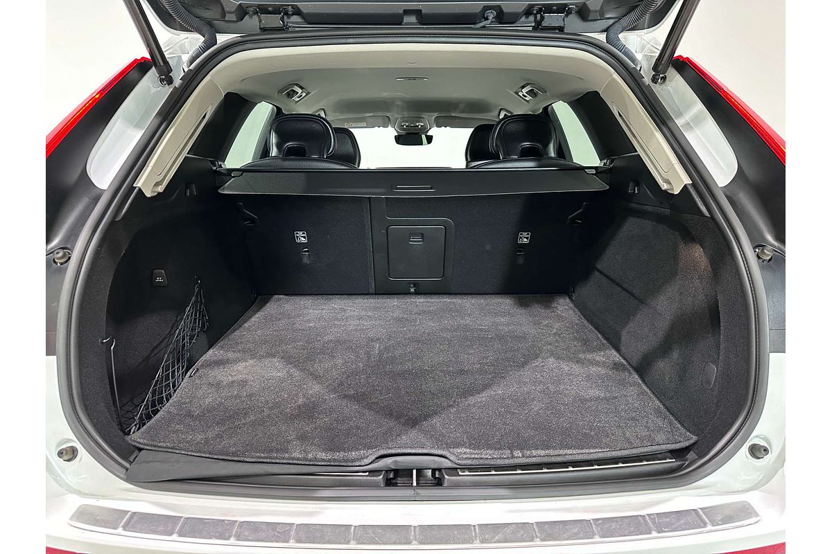 2021 Volvo XC60 B5 Momentum