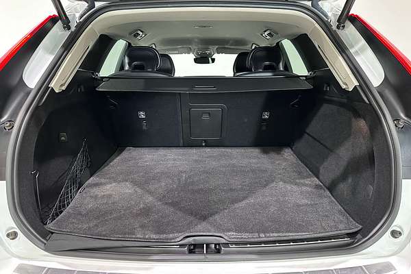 2021 Volvo XC60 B5 Momentum