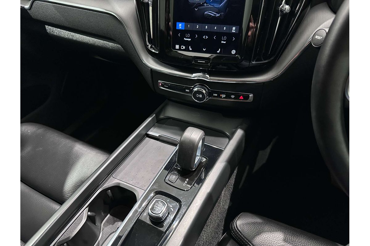 2021 Volvo XC60 B5 Momentum