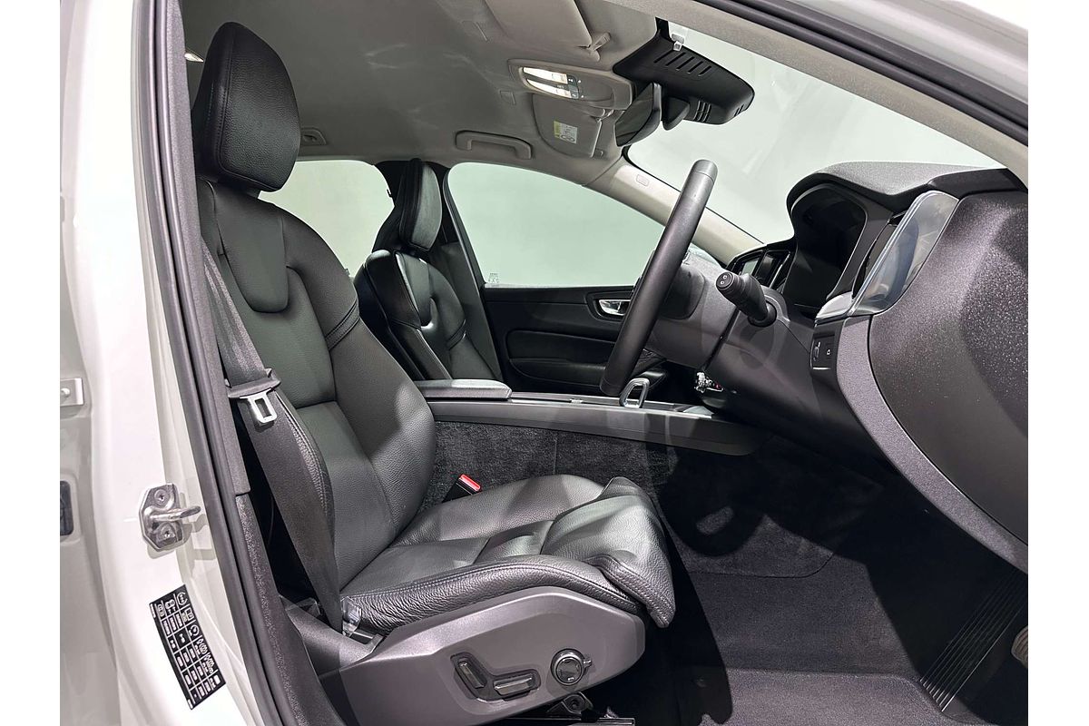 2021 Volvo XC60 B5 Momentum