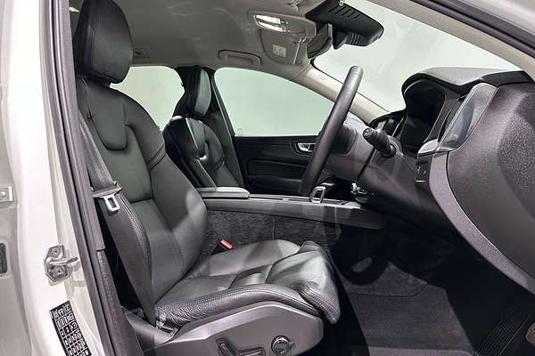 2021 Volvo XC60 B5 Momentum