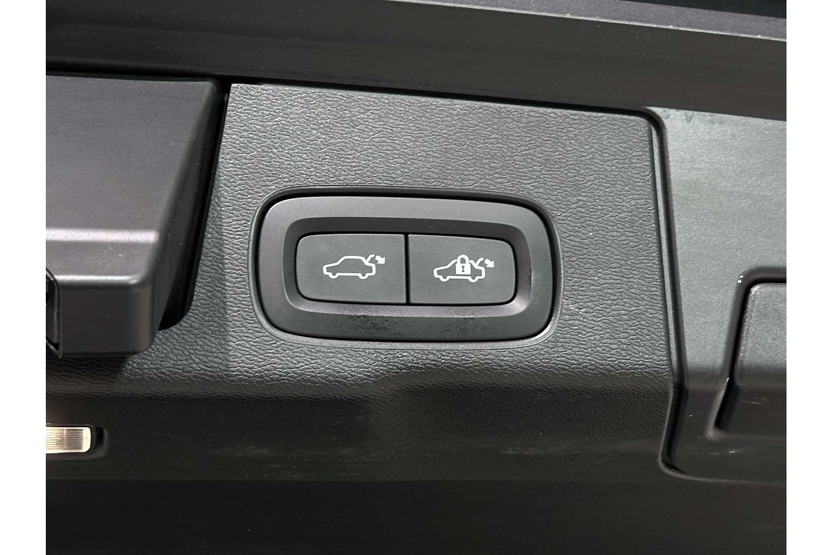 2021 Volvo XC60 B5 Momentum