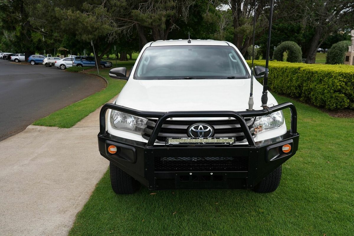 2016 Toyota Hilux SR (4x4) GUN126R 4X4