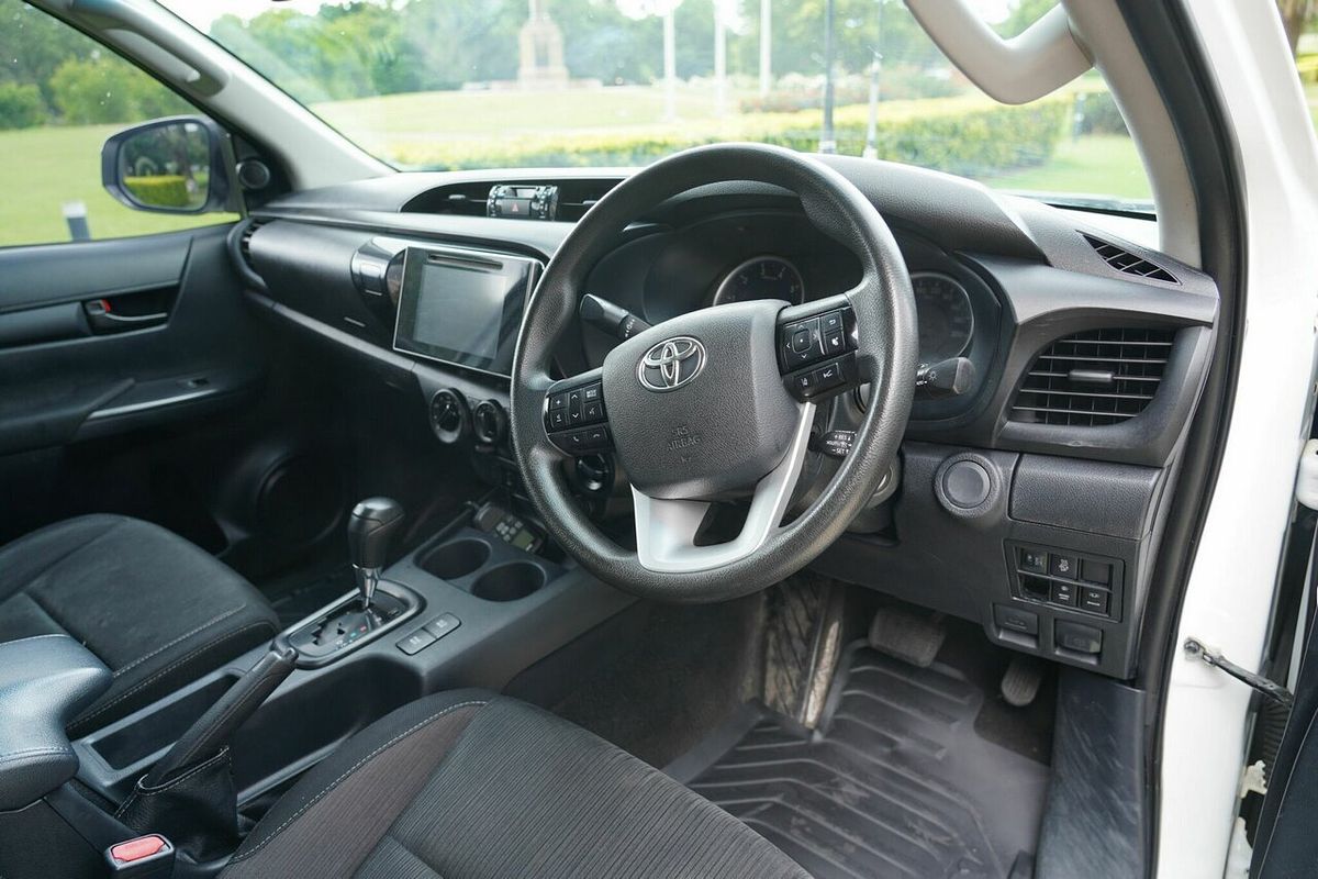 2016 Toyota Hilux SR (4x4) GUN126R 4X4