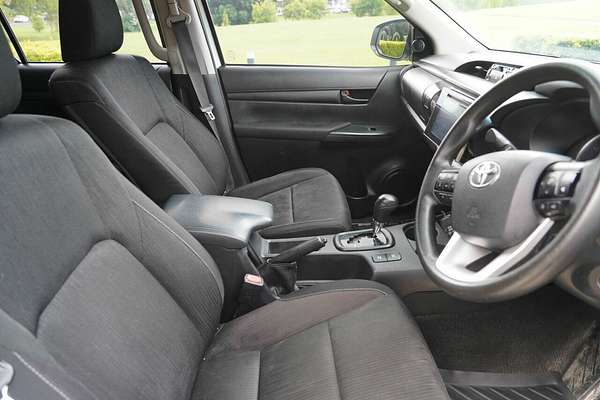 2016 Toyota Hilux SR (4x4) GUN126R 4X4