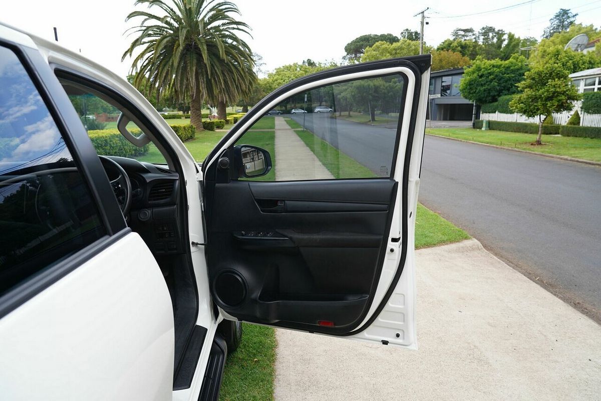 2016 Toyota Hilux SR (4x4) GUN126R 4X4