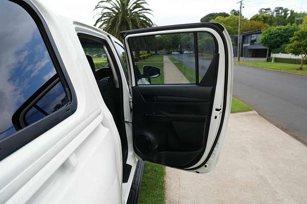 2016 Toyota Hilux SR (4x4) GUN126R 4X4