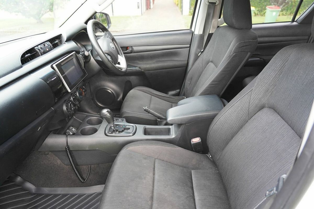 2016 Toyota Hilux SR (4x4) GUN126R 4X4