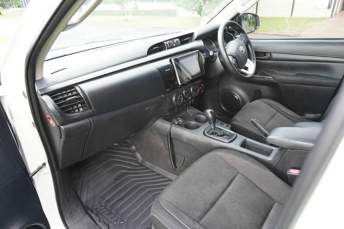 2016 Toyota Hilux SR (4x4) GUN126R 4X4