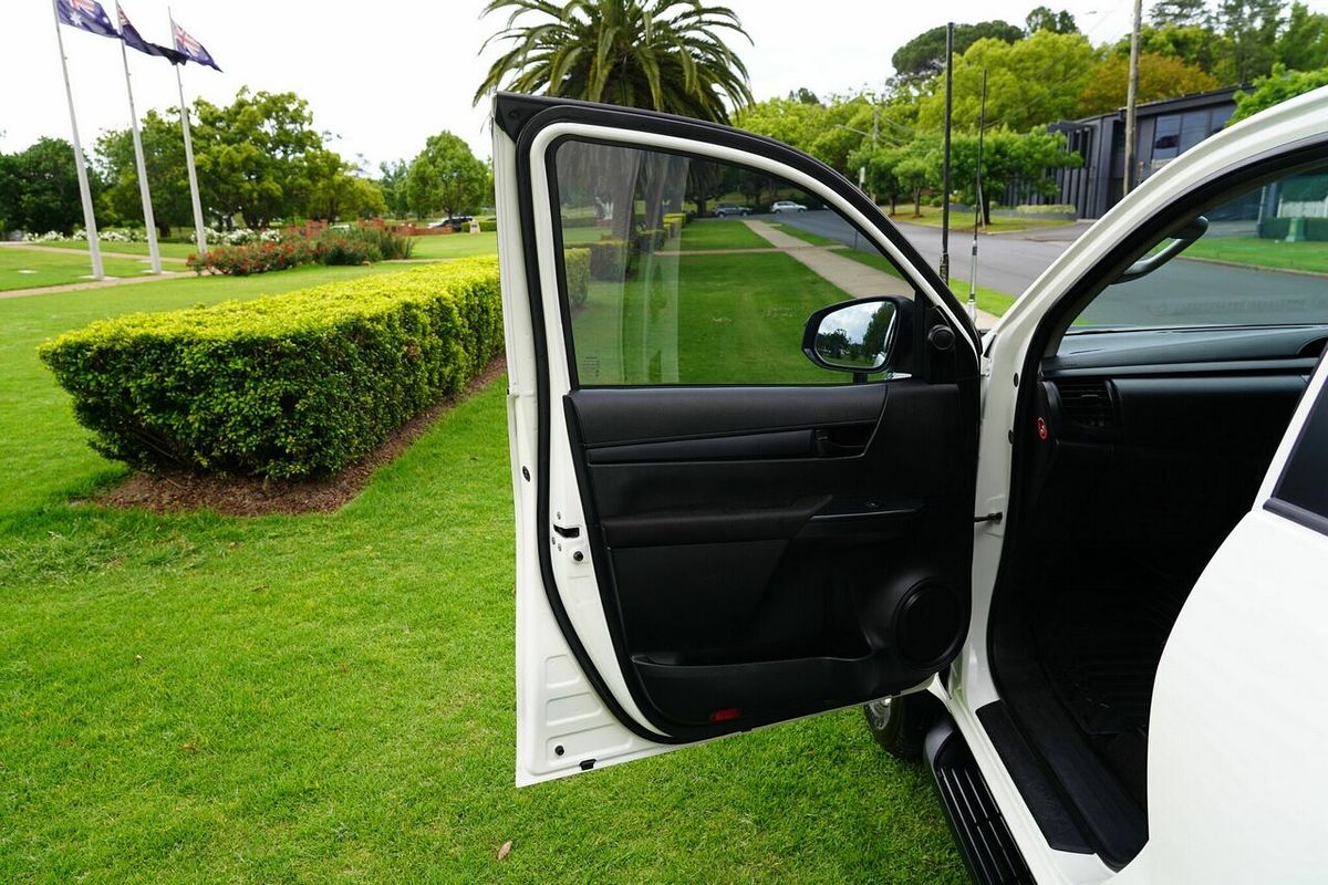 2016 Toyota Hilux SR (4x4) GUN126R 4X4