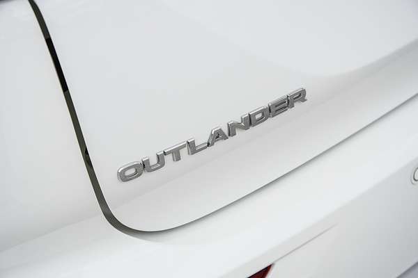 2023 Mitsubishi Outlander LS ZM