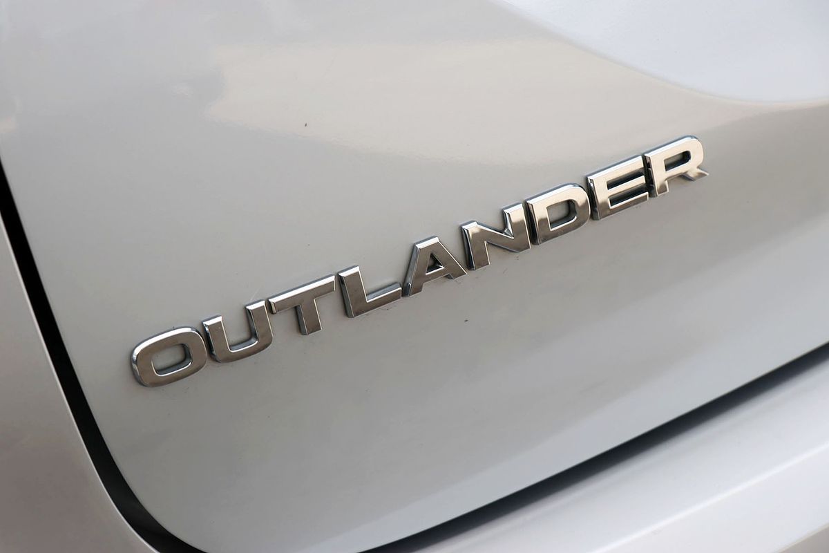 2022 Mitsubishi Outlander LS ZM