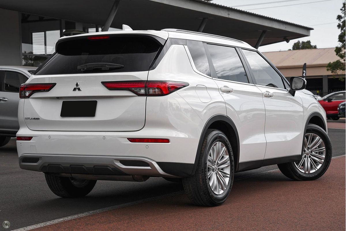 2024 Mitsubishi Outlander LS ZM