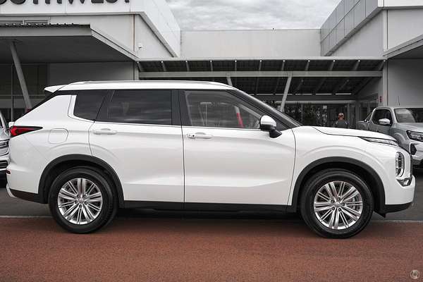 2024 Mitsubishi Outlander LS ZM