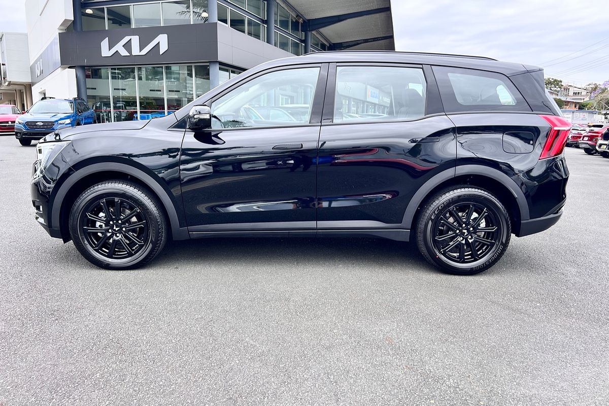 2024 Mahindra XUV700 AX7L