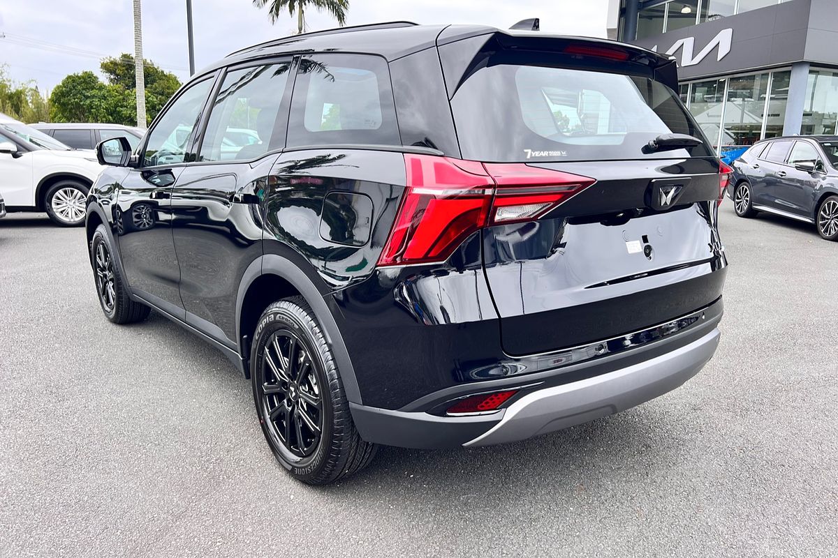 2024 Mahindra XUV700 AX7L