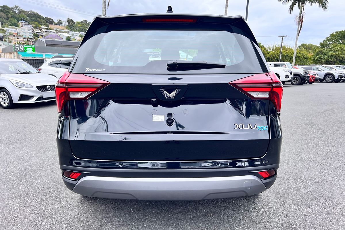 2024 Mahindra XUV700 AX7L