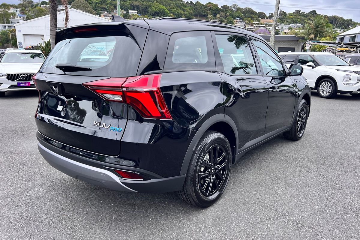 2024 Mahindra XUV700 AX7L