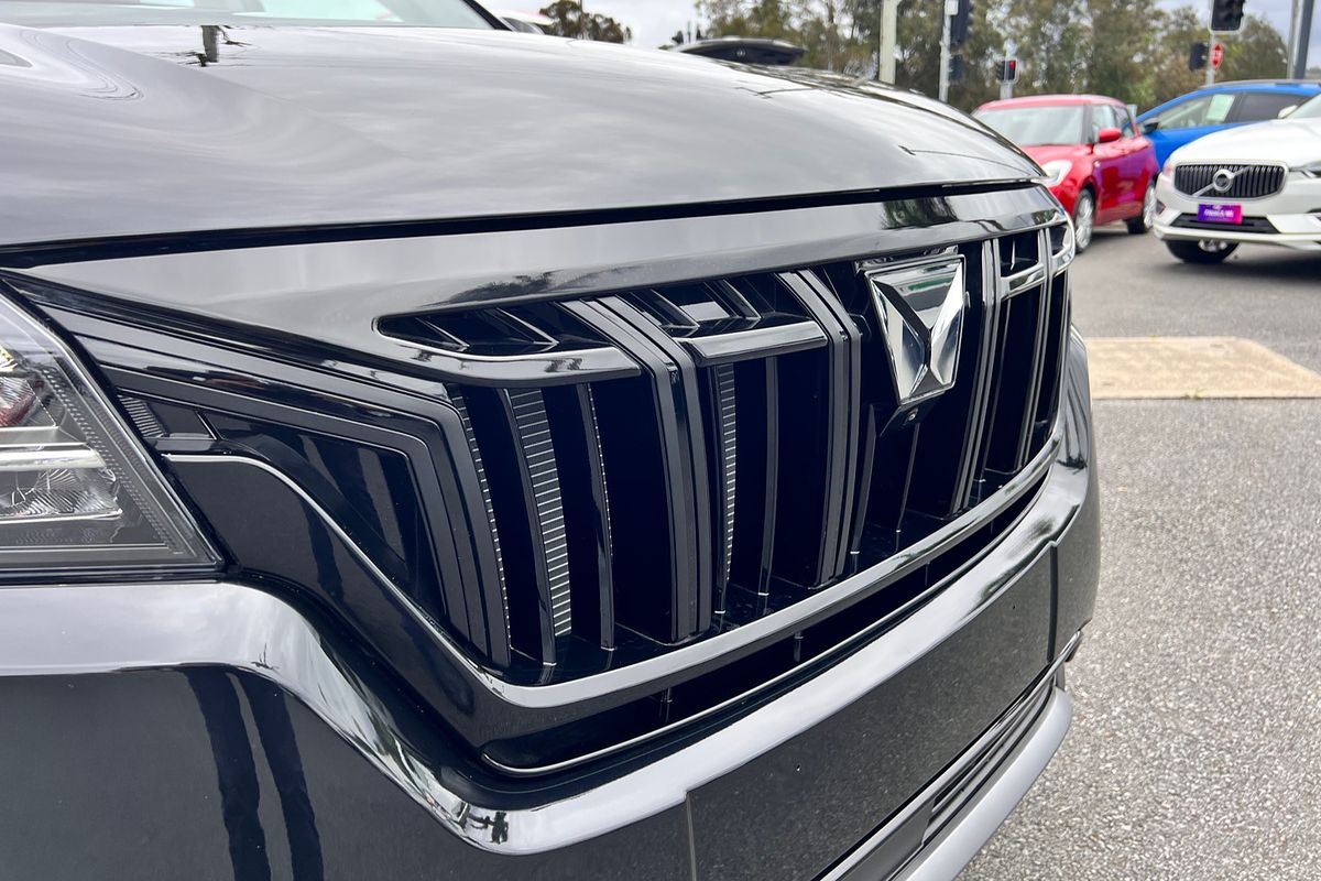 2024 Mahindra XUV700 AX7L