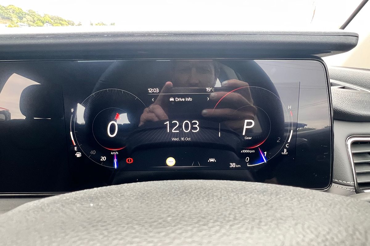 2024 Mahindra XUV700 AX7L