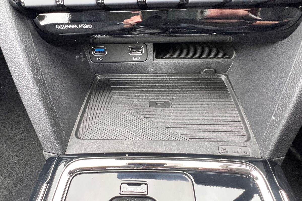 2024 Mahindra XUV700 AX7L