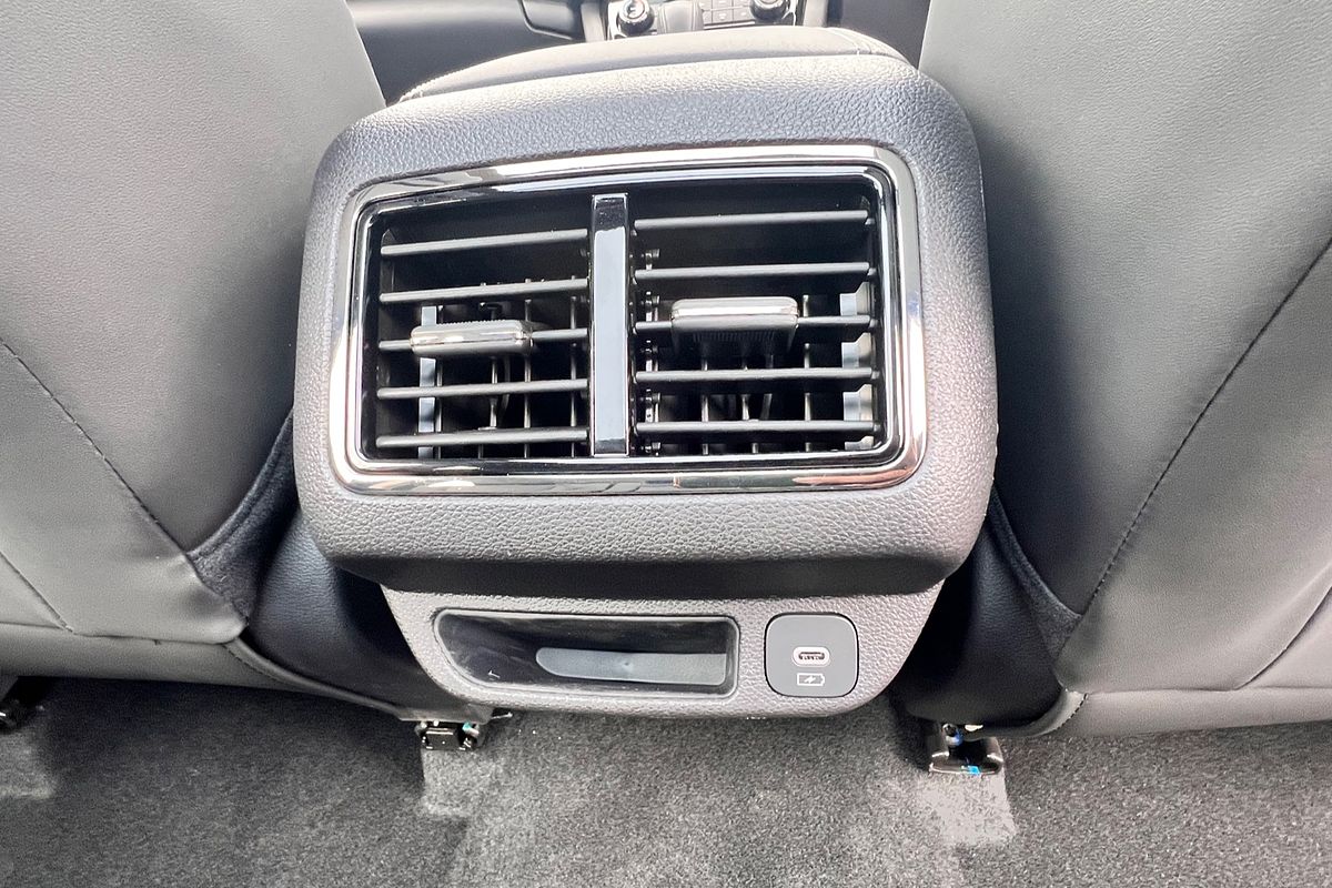 2024 Mahindra XUV700 AX7L