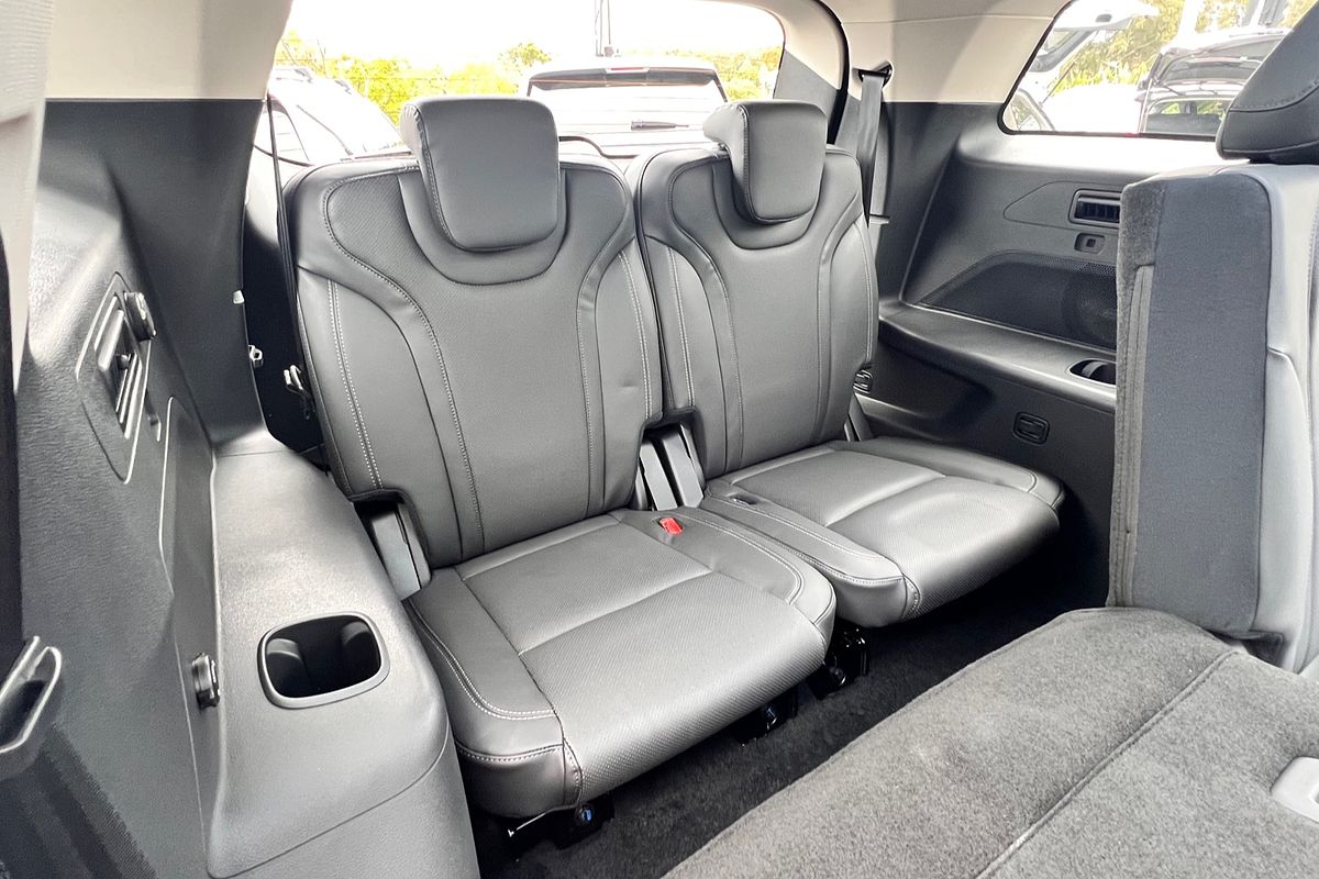 2024 Mahindra XUV700 AX7L