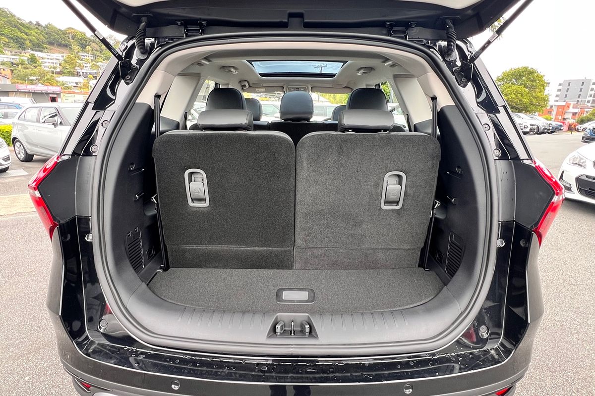 2024 Mahindra XUV700 AX7L