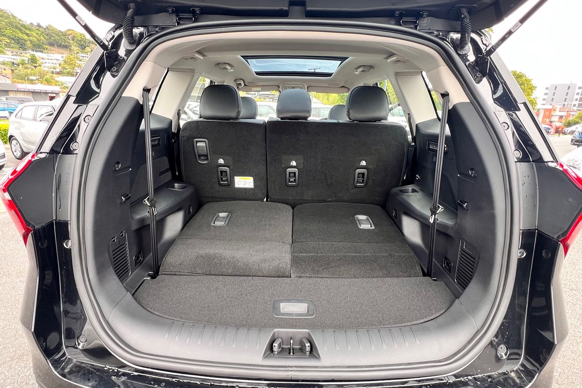 2024 Mahindra XUV700 AX7L
