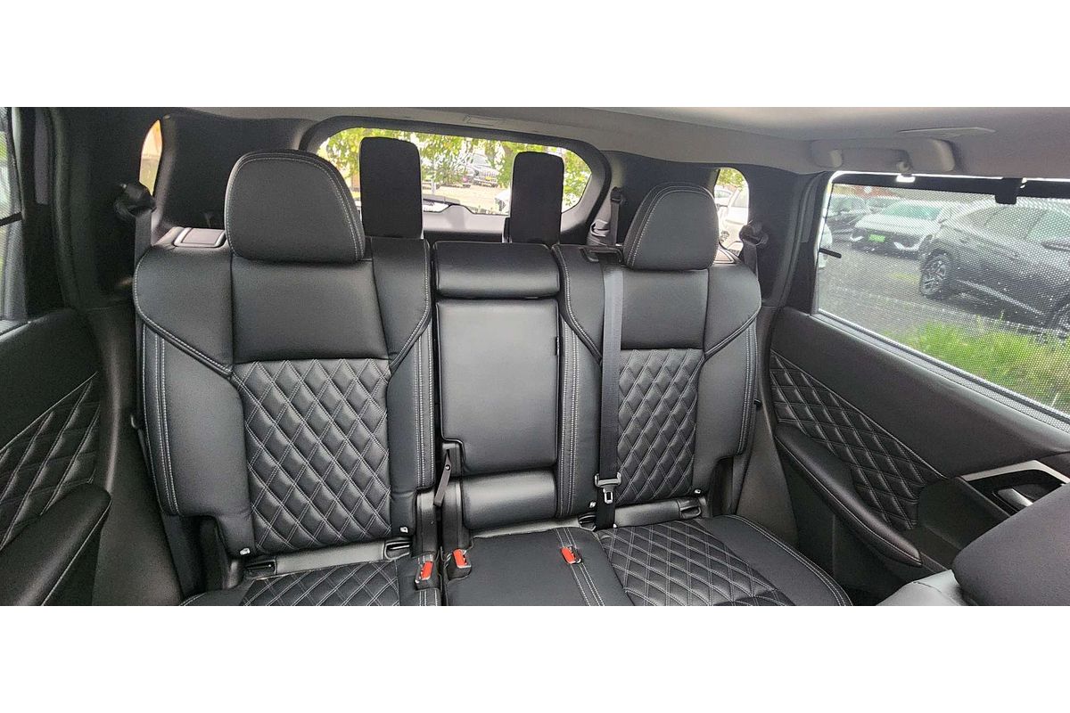 2022 Mitsubishi Outlander PHEV Exceed ZM