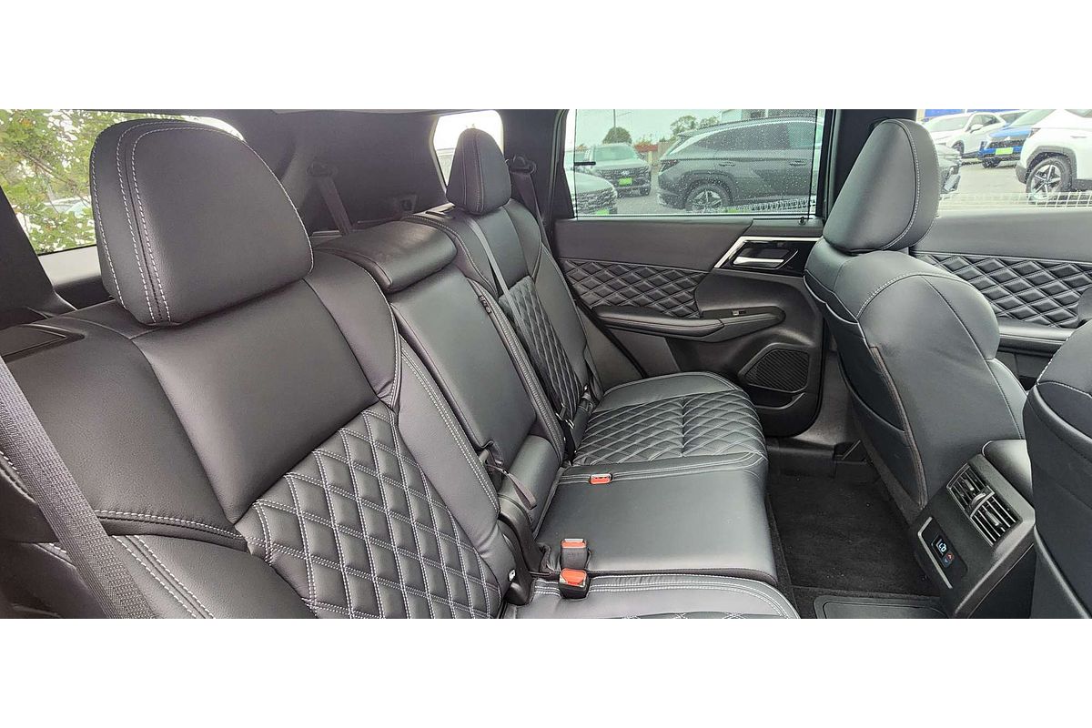 2022 Mitsubishi Outlander PHEV Exceed ZM