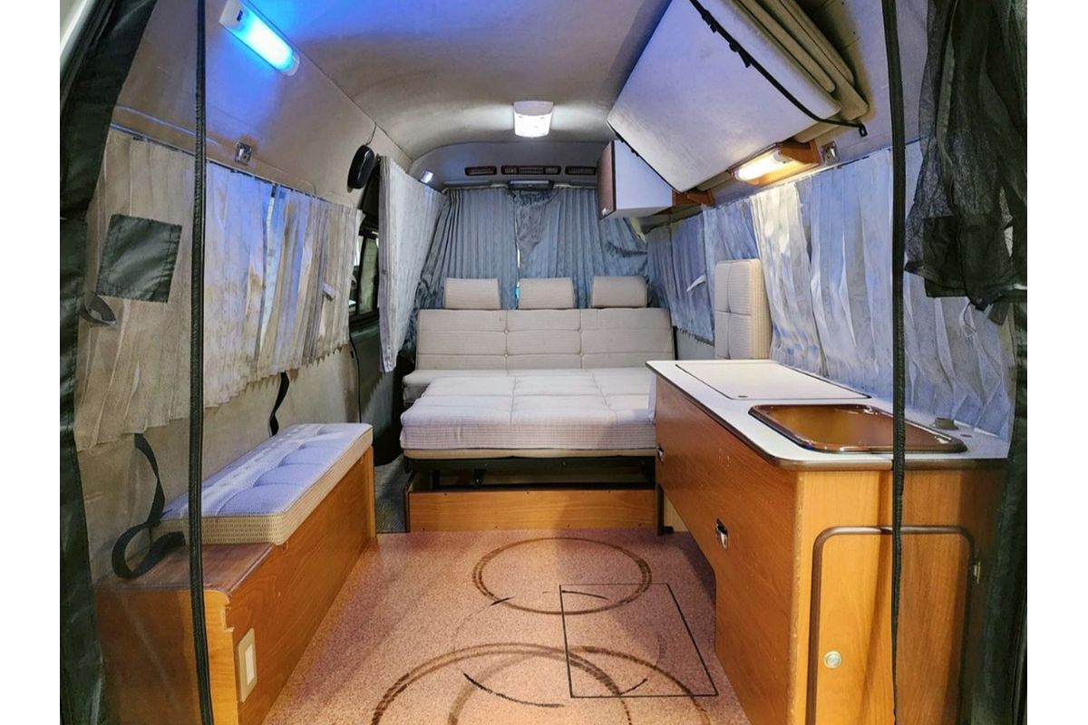 2006 Toyota Hiace  TRH221K