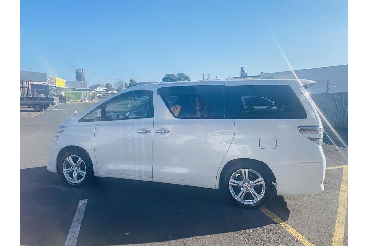 2013 Toyota Vellfire