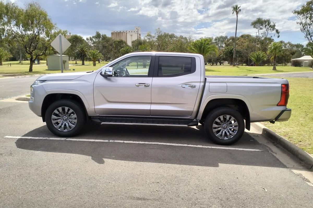 2024 Mitsubishi Triton GLS MV 4X4