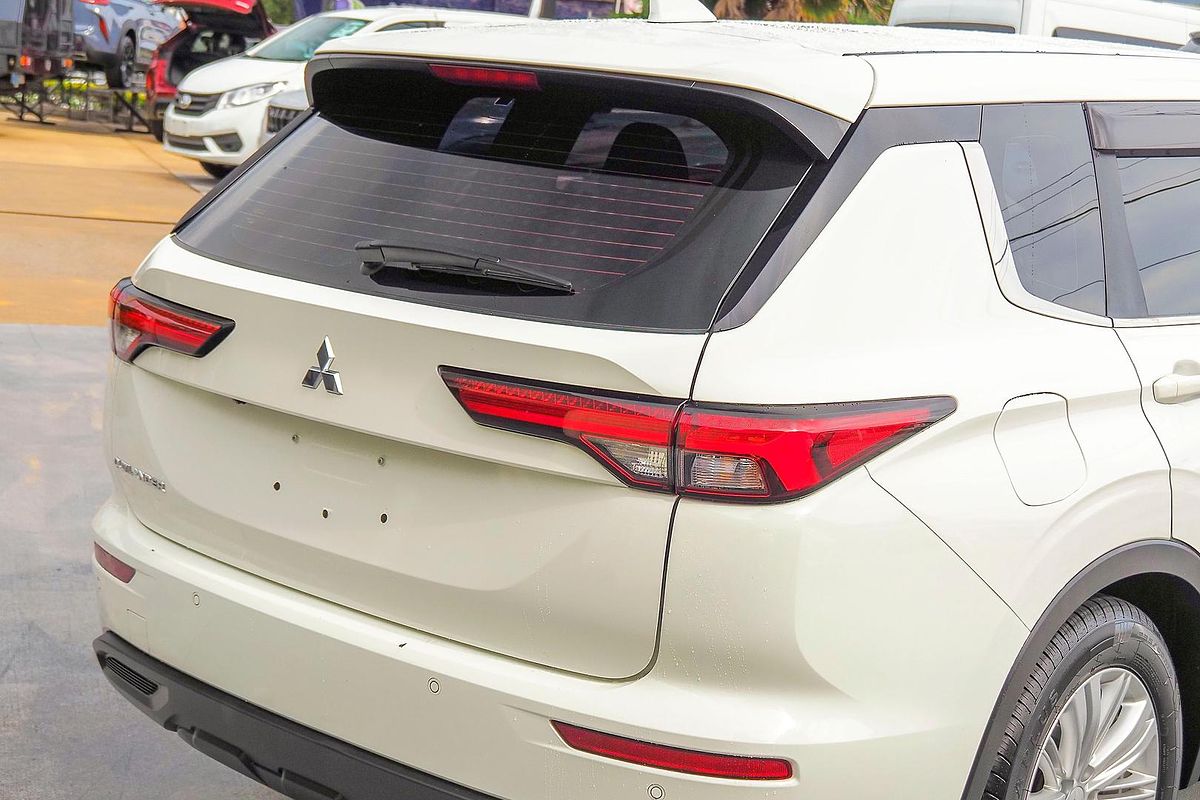 2022 Mitsubishi Outlander ES ZM