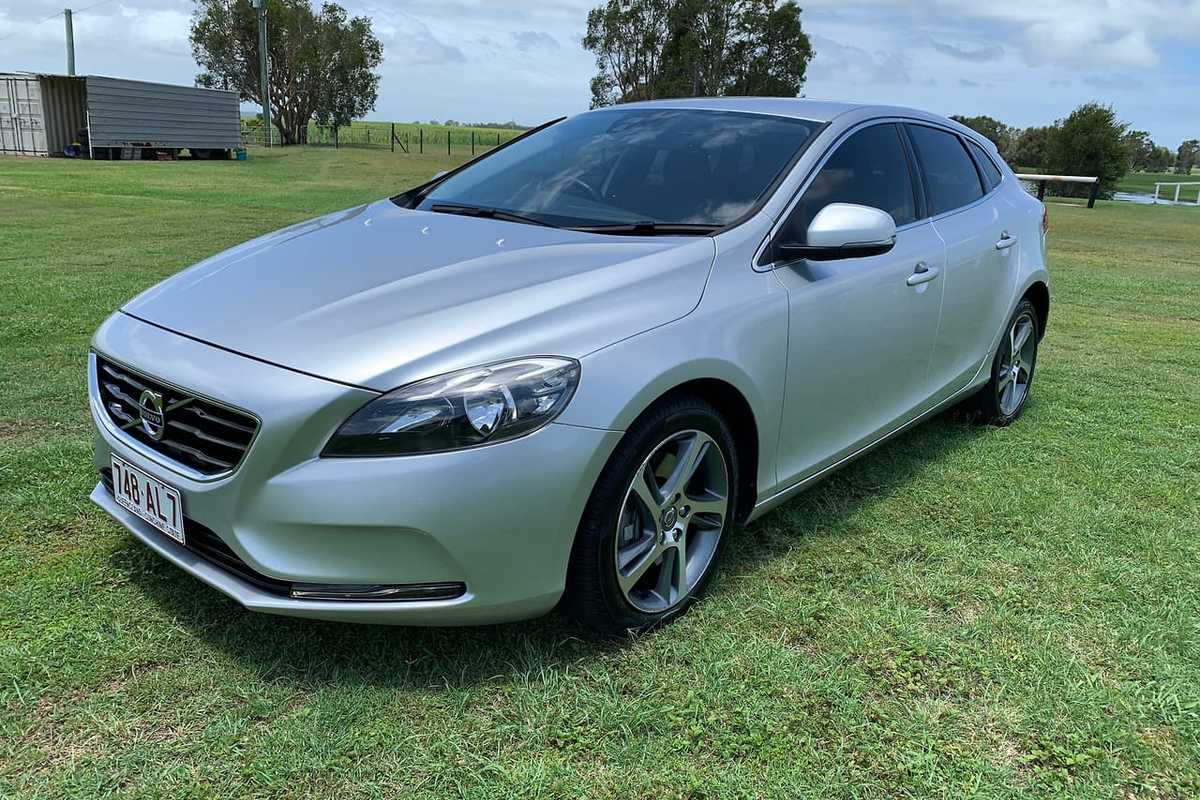 2015 Volvo V40 D2 Kinetic (No Series)