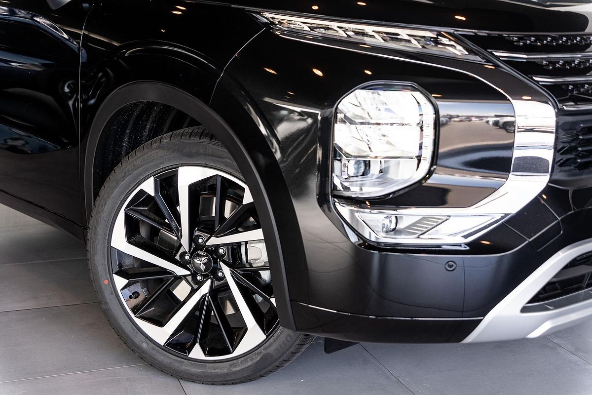 2024 Mitsubishi Outlander Exceed ZM