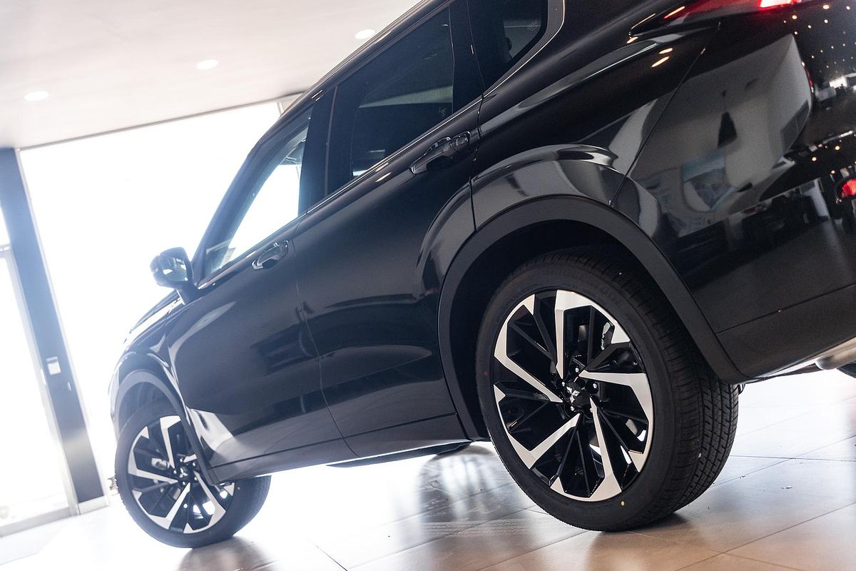 2024 Mitsubishi Outlander Exceed ZM