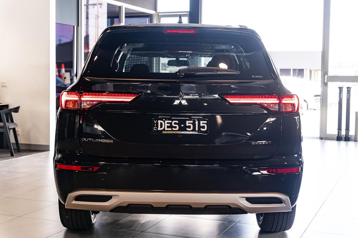 2024 Mitsubishi Outlander Exceed ZM
