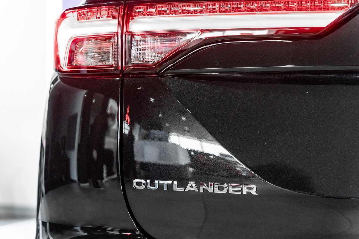 2024 Mitsubishi Outlander Exceed ZM
